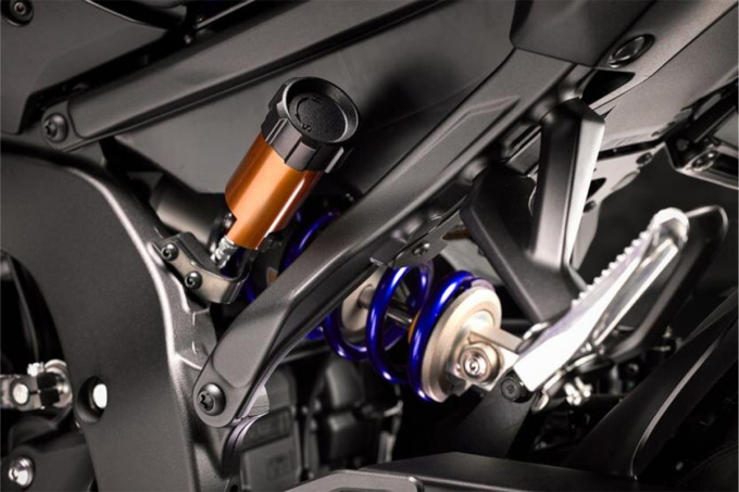 2510新車YZF-R9_05-2