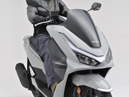 PCX/PCX160用サイドバイザー｜デイトナ製エアロフォルムで印象チェンジ