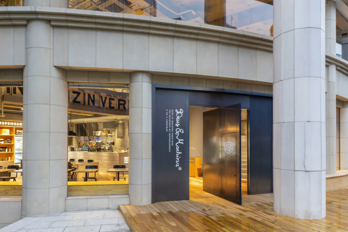 東京・原宿のデウス・エクス・マキナ原宿 店舗外観