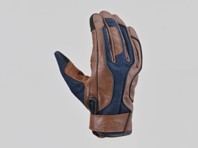 DG-028ブラウンモデルの片手外観