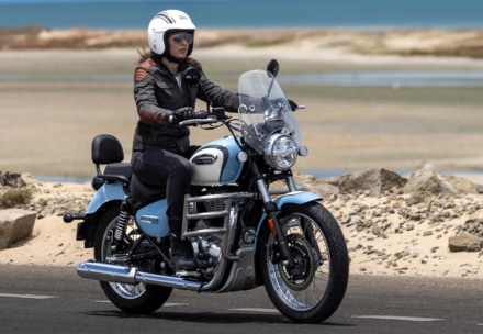 【3/31まで】ロイヤルエンフィールド新車購入で純正アパレル3.3万円分が無料！納車と同時に“世界観”を完成させよう