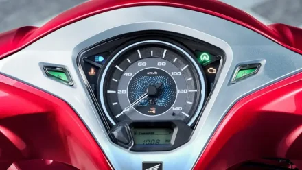 【新車】シート下スペース約37Lでスマートキー＆USBソケットも標準装備！ 125ccスクーター『LEAD 125（リード125）』がニューカラー2色追加で新発売！【Honda2025新車ニュース】