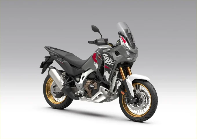 CRF1100L Africa Twin(アフリカツイン)が予想外のニューカラー!?新型モデルからは『MT』と『<S>』が無くなり『DCT』のみに!【Honda2026新車ニュース】