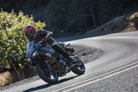 【2026モーターサイクルショー情報】カワサキブースは“乗る×着る”で楽しむ！｜モーターサイクルショー2026の注目モデル