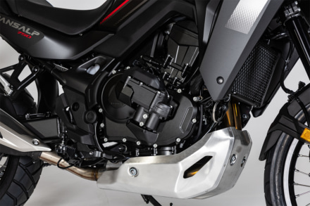 クラッチ操作が変わる！　CB750ホーネット＆XL750トランザルプに「Honda E-Clutch」搭載