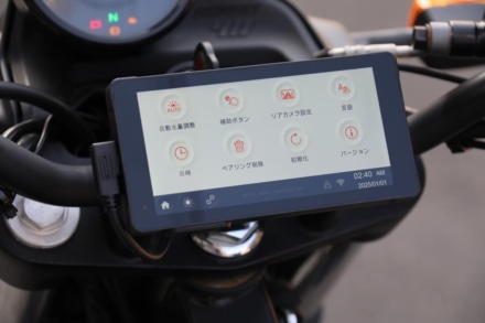 スマホの落下&破損から解放されるモトスマートモニター