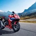 【新型】大人にもおすすめの400ccバイク『CBR400R』がHonda E-Clutchを新搭載!? 足つき性の良さも人気の理由ひとつです！【Honda2026新車ニュース】