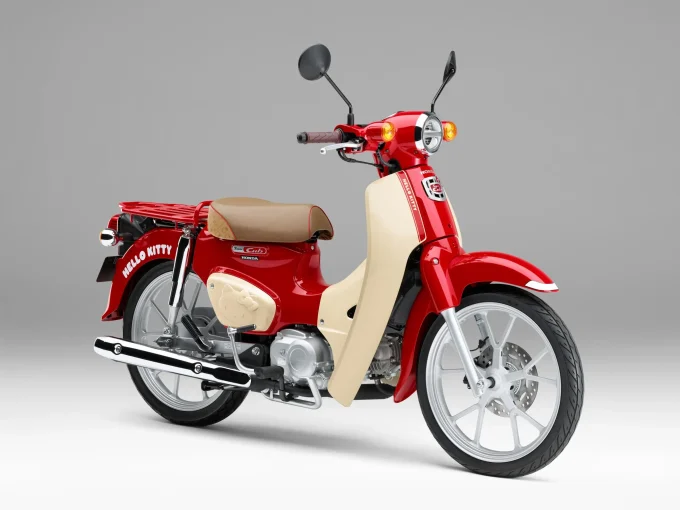お店で買える! “かわいい”が詰め込まれた特別仕様車 『スーパーカブとハローキティがコラボ!』