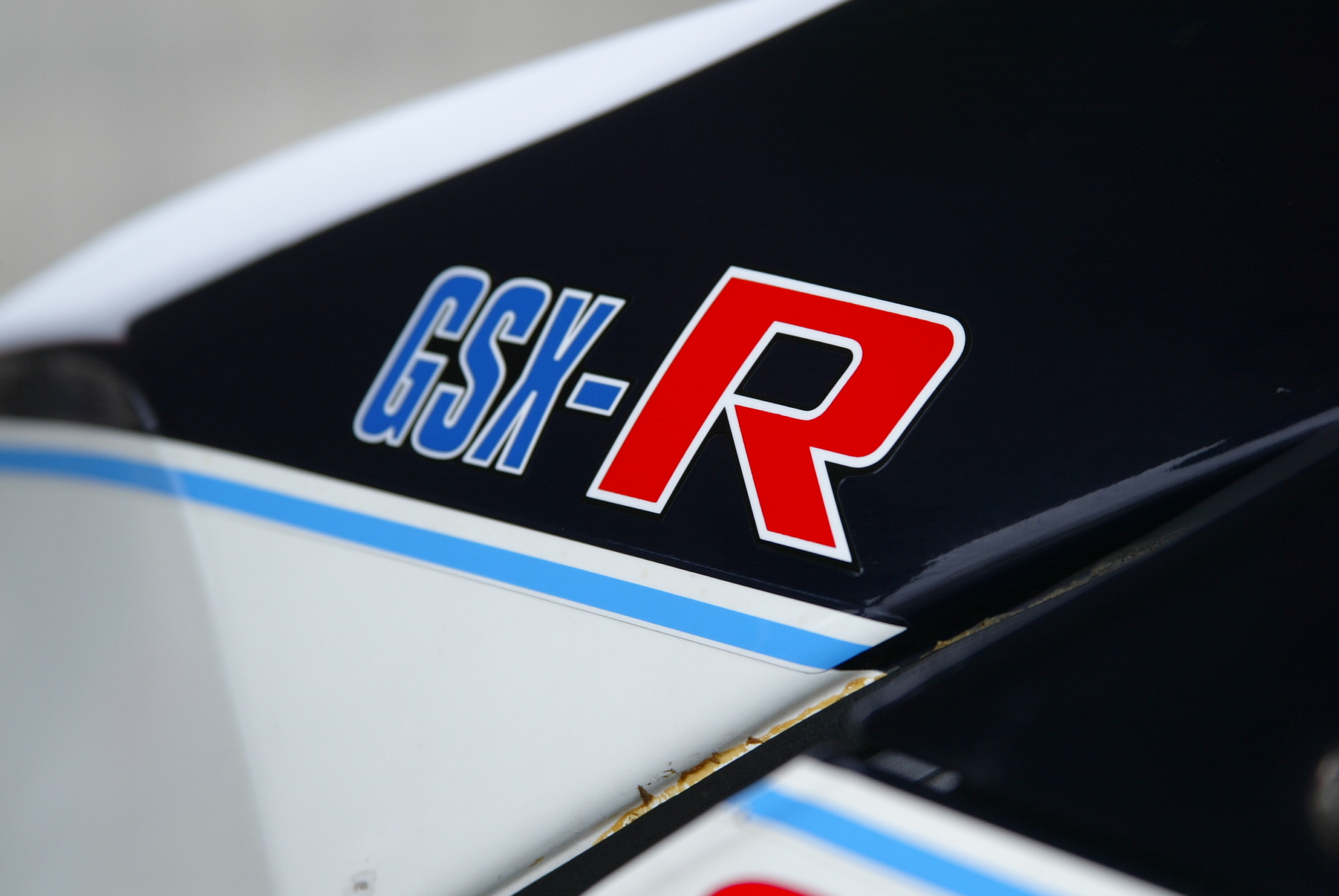02_GSX-R_400ロゴ