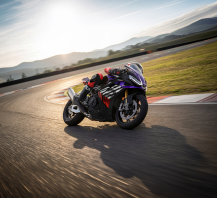 【各12台限定】アプリリア新型RSV4 Factory／RS660 Factory発売！　価格・装備を徹底解説