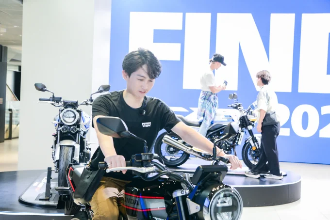 FIND CBでわかった、CB400 SUPER FOUR E-ClutchとCB1000Fの「跨らないとわからない魅力」はココ!