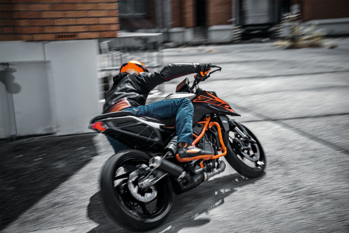 MY26 KTM 390 DUKE_RUN1