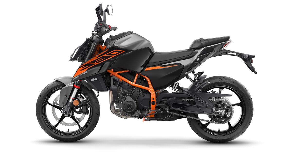 MY26 KTM 390 DUKE_side