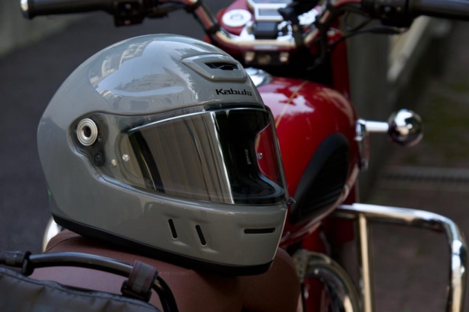 ネオクラシック系との相性抜群なカブトのニューモデルHYUGA。かぶり心地がいいのも魅力