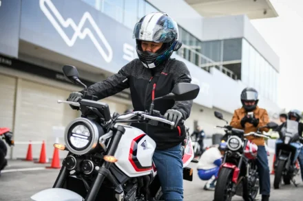 新型CB400 SUPER FOUR E-Clutchを試乗したライダーたちの本音。4気筒エンジンとE-Clutchの評価は？